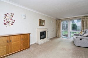 LIVING ROOM- click for photo gallery